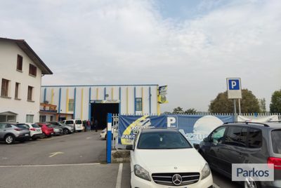 Azzurro Caravaggio Parking