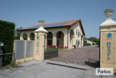 Hotel + Parking Venice Resort Airport