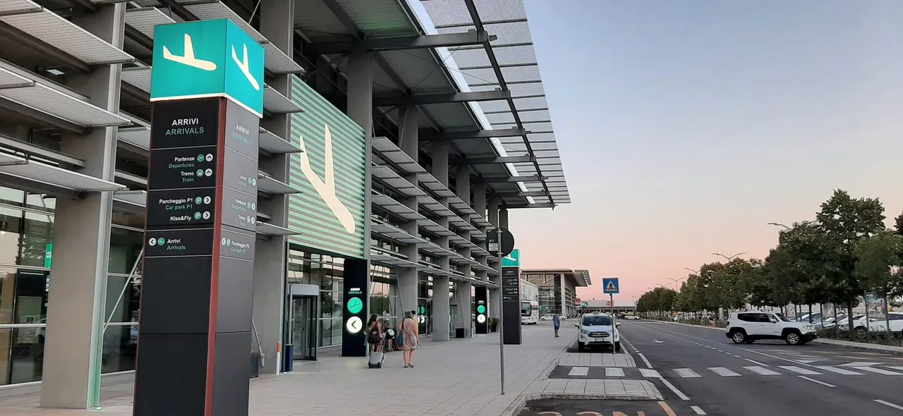 Parcheggi vicino a Aeroporto di Ancona