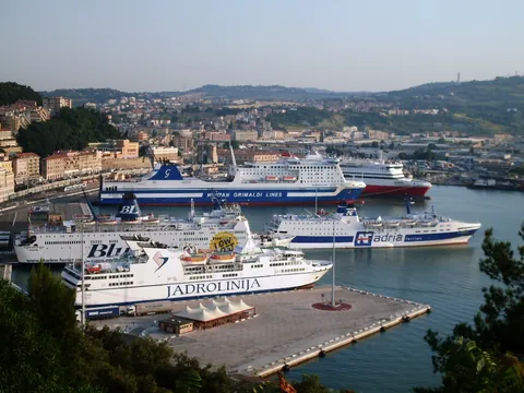 Parcheggi vicino a Porto di Ancona