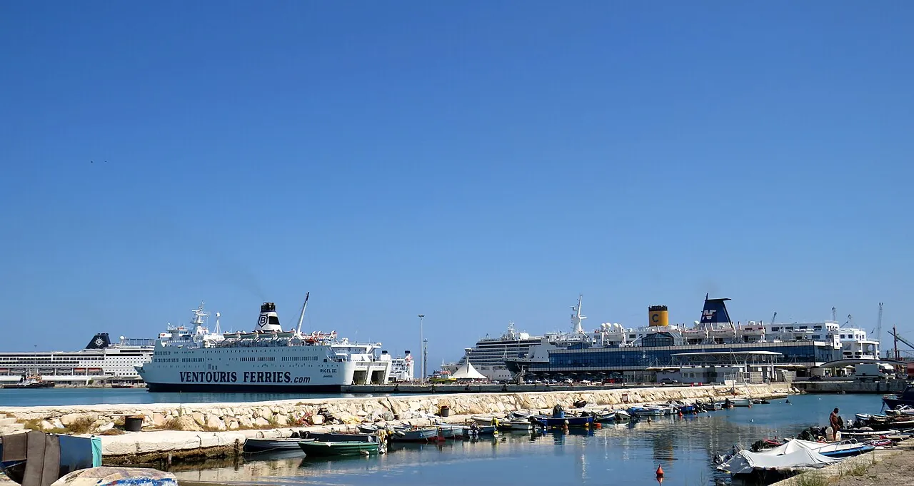 Parcheggi vicino a Porto di Bari