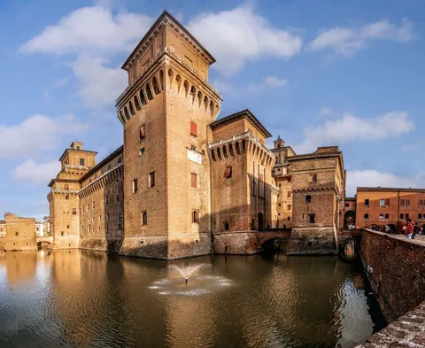 Parcheggi vicino a Centro di Ferrara