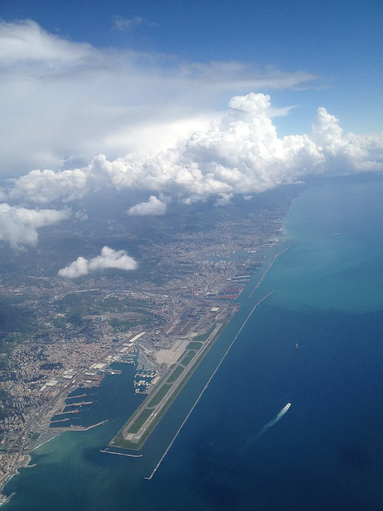 Parcheggi vicino a Aeroporto di Genova Cristoforo Colombo