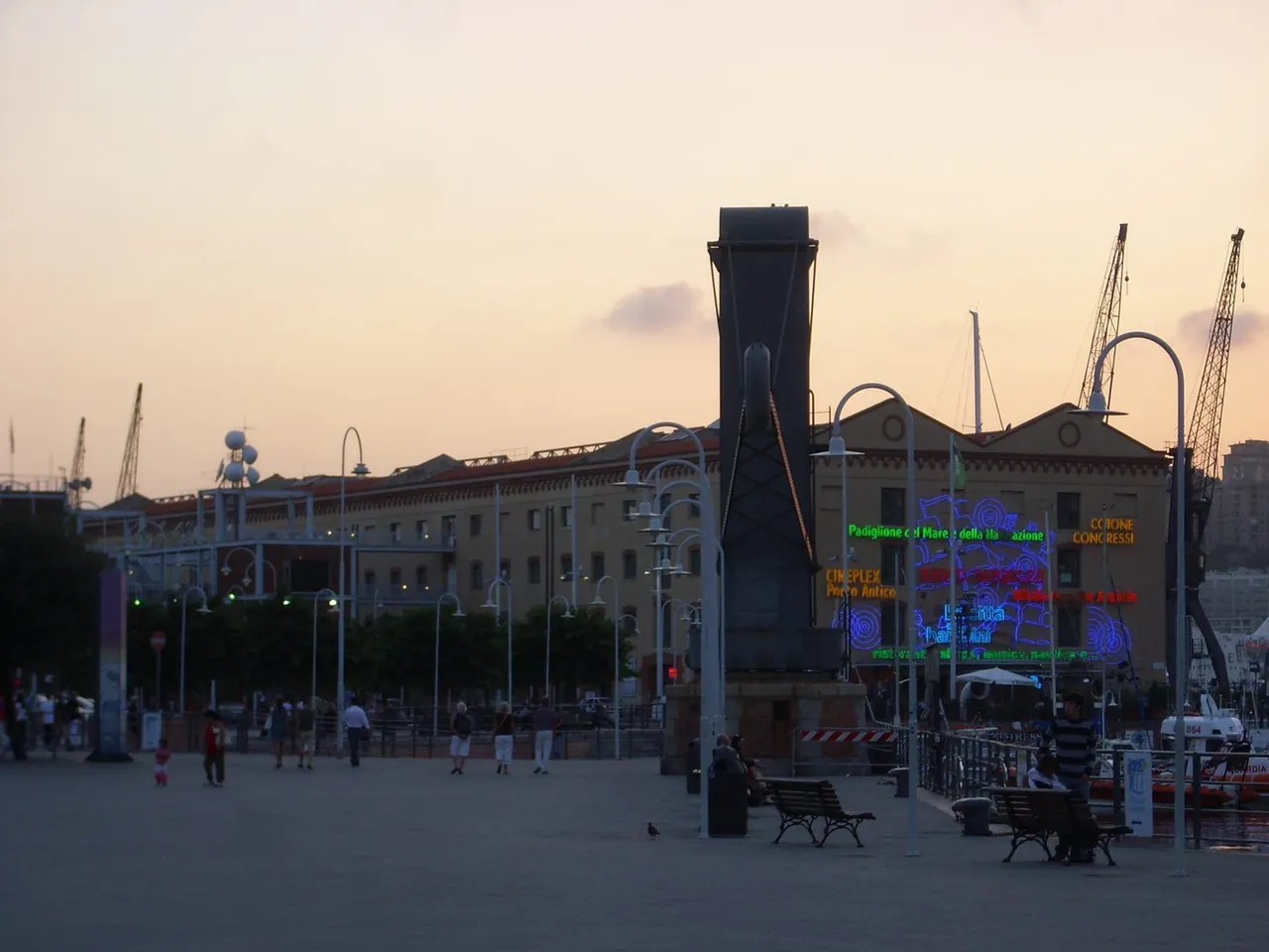 Parcheggi vicino a Centro di Genova