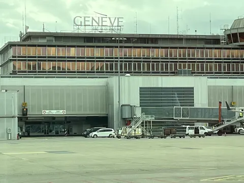 Parcheggi vicino a Aeroporto di Ginevra