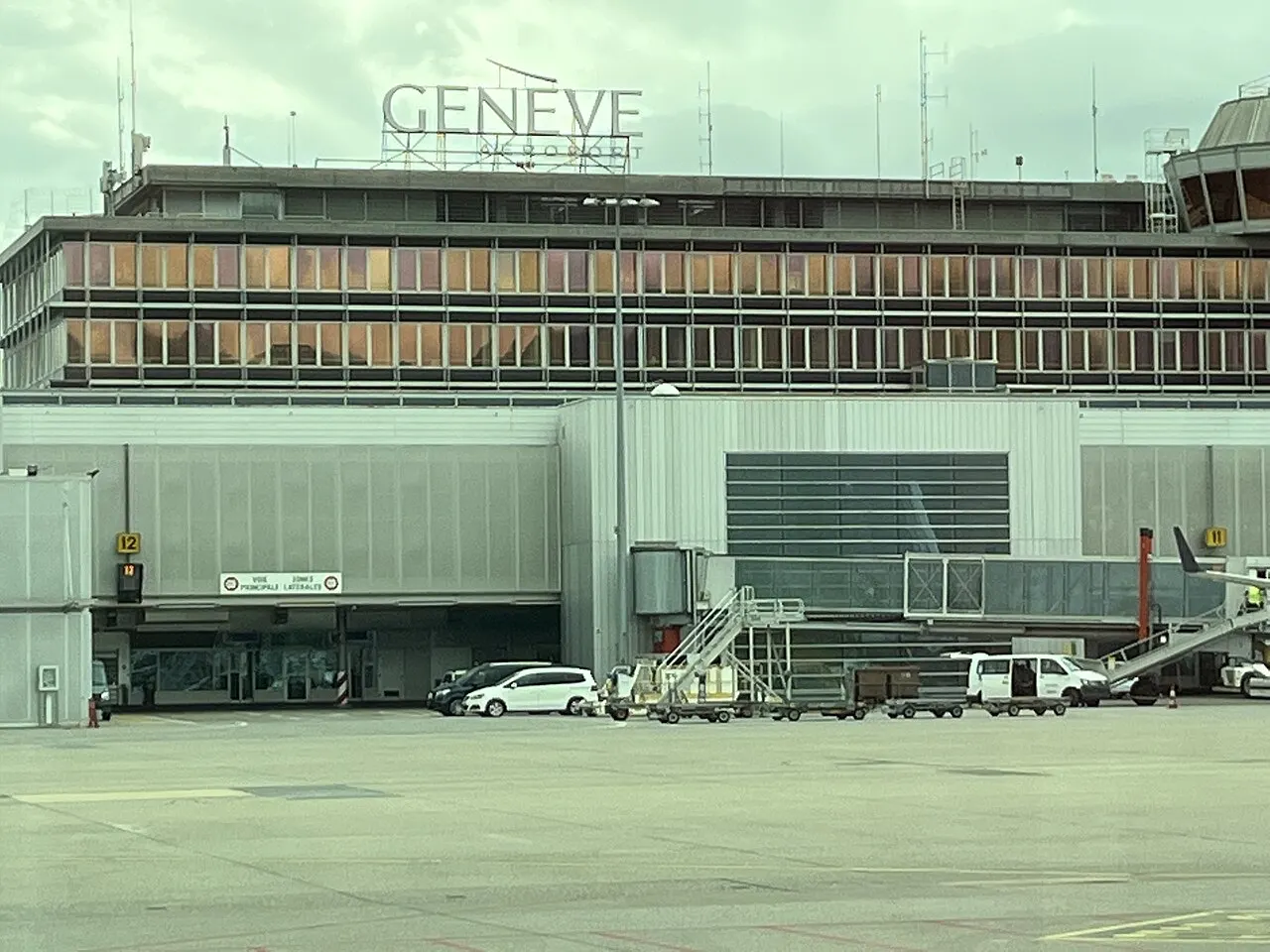 Parcheggi vicino a Aeroporto di Ginevra