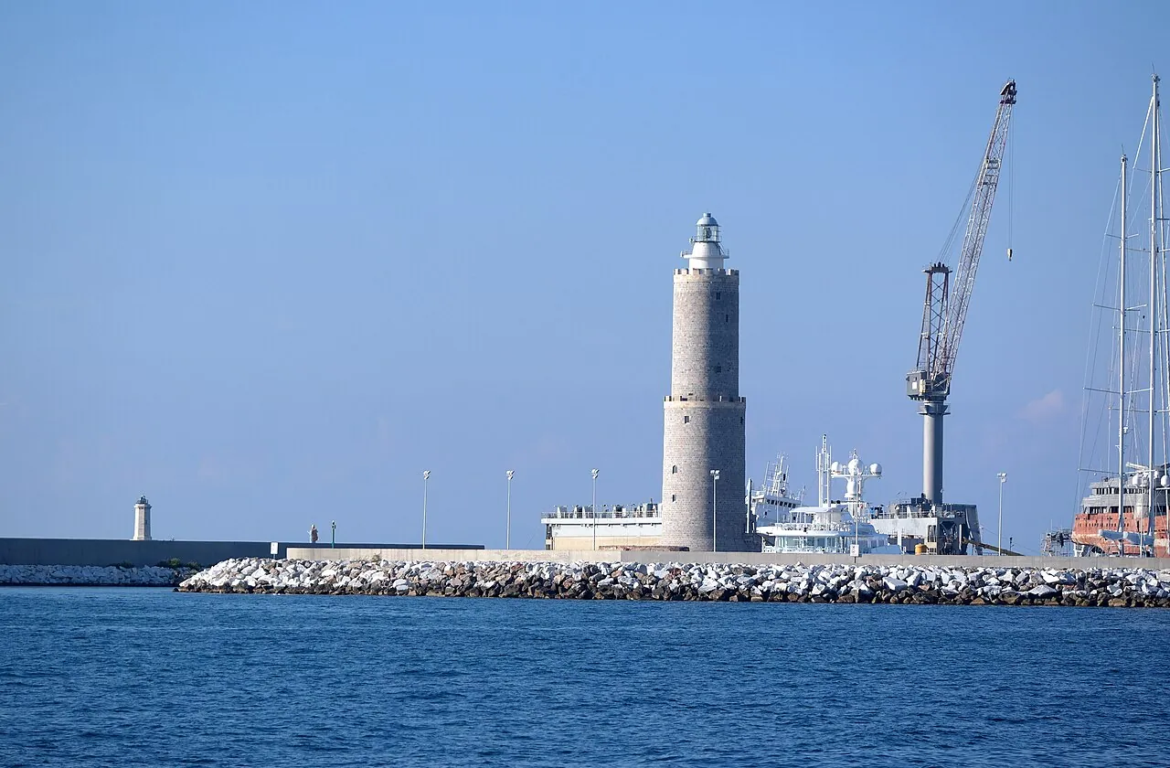 Parcheggi vicino a Porto di Livorno
