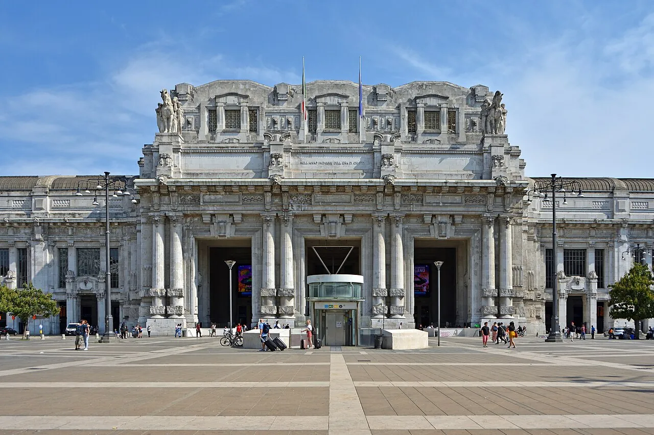 Parcheggi vicino a Stazione di Milano Centrale