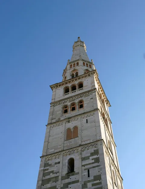 Parcheggi vicino a Centro di Modena