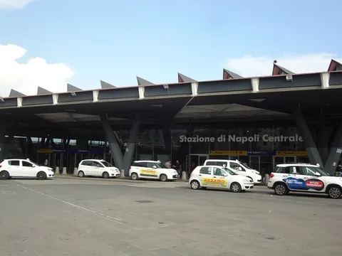 Parcheggi vicino a Stazione di Napoli Centrale