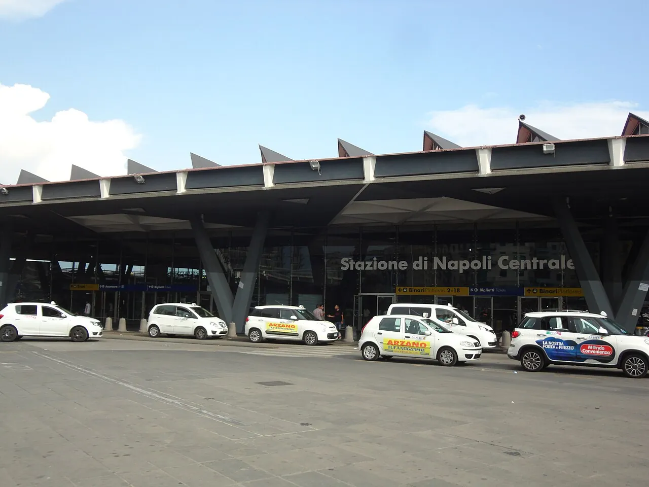 Parcheggi vicino a Stazione di Napoli Centrale