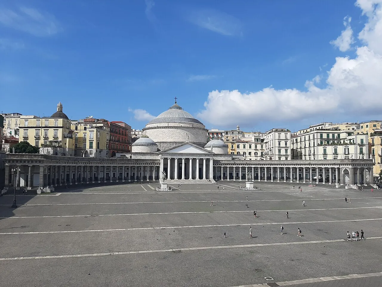 Parcheggi vicino a Centro di Napoli