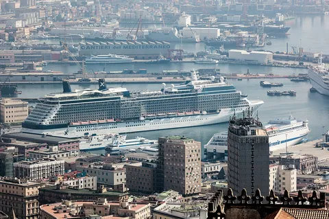 Parcheggi vicino a Porto di Napoli