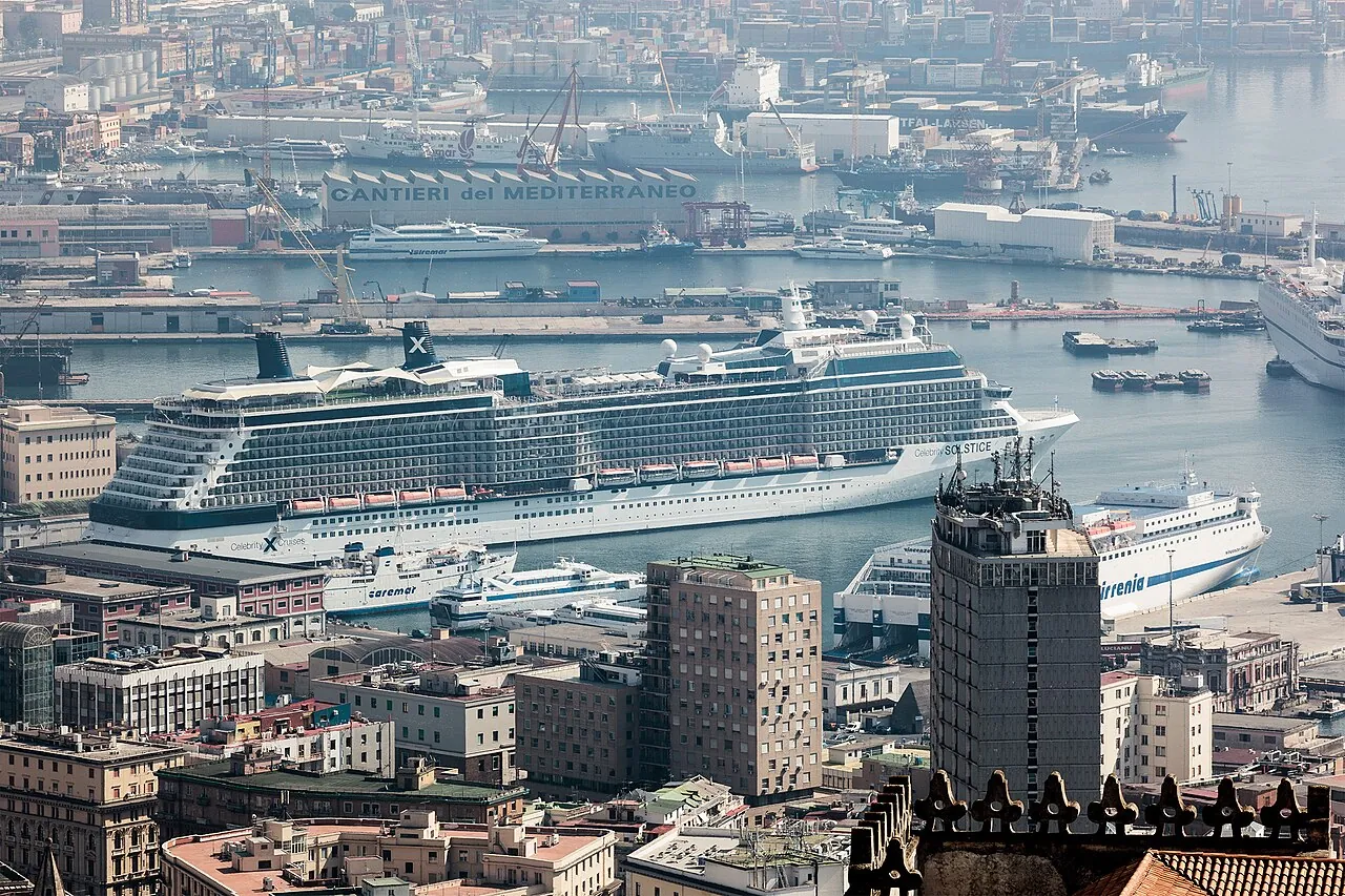 Parcheggi vicino a Porto di Napoli