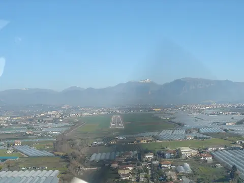 Parcheggi vicino a Aeroporto di Salerno Costa d'Amalfi