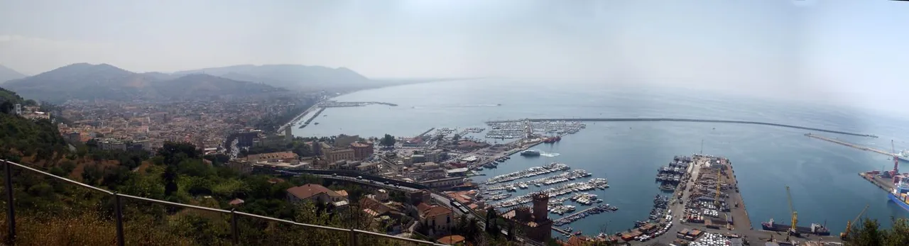 Parcheggi vicino a Porto di Salerno