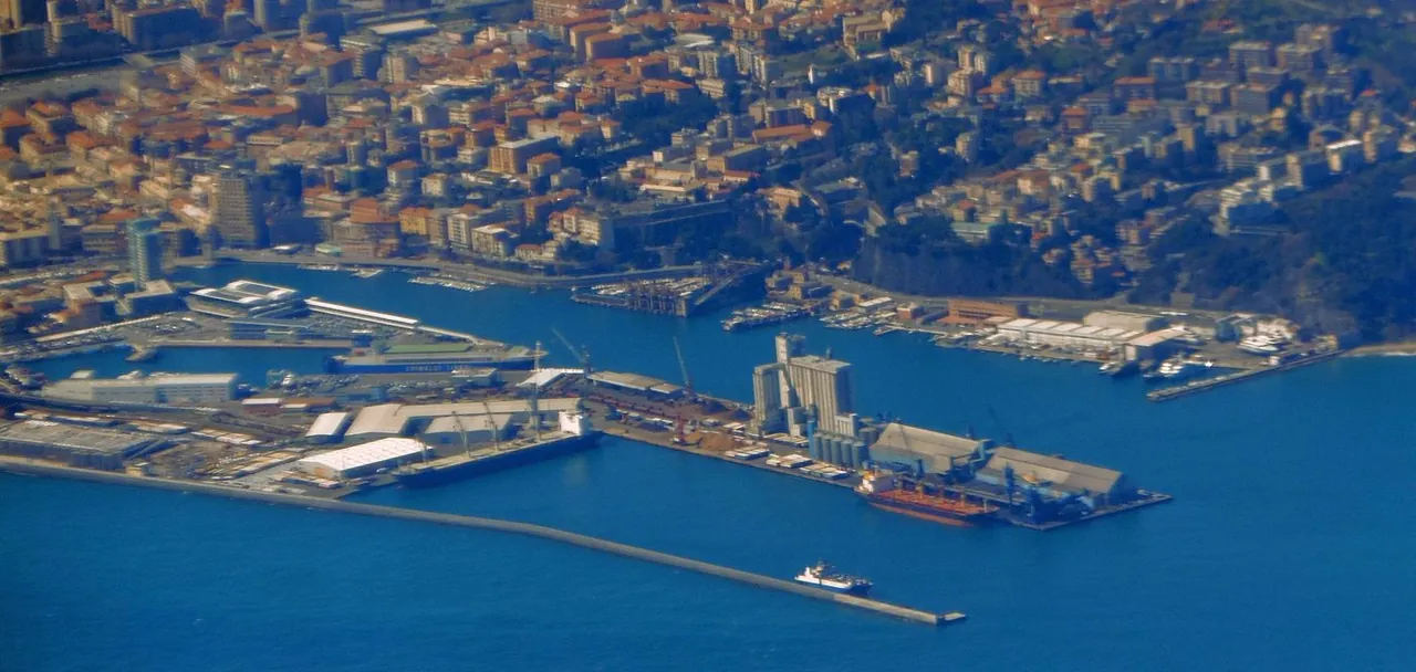 Parcheggi vicino a Porto di Savona