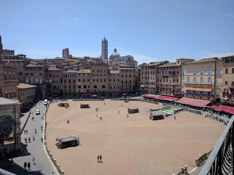 Parcheggi vicino a Centro di Siena