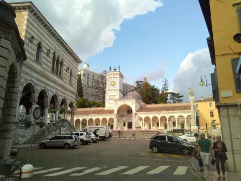 Parcheggi vicino a Centro di Udine