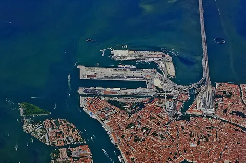 Parcheggi vicino a Porto di Venezia