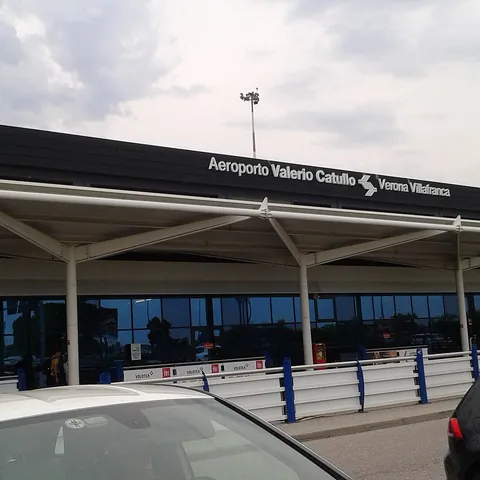 Parcheggi vicino a Aeroporto di Verona Villafranca